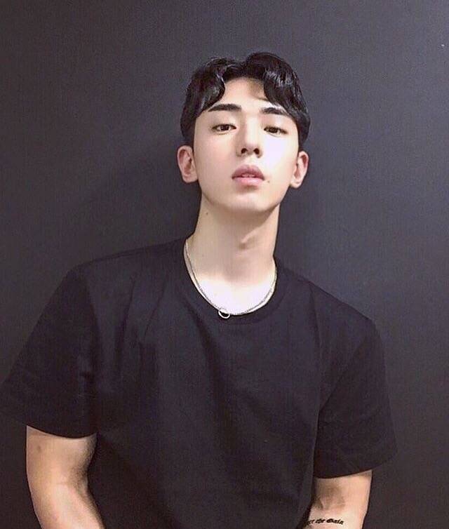 庞翔健蓉