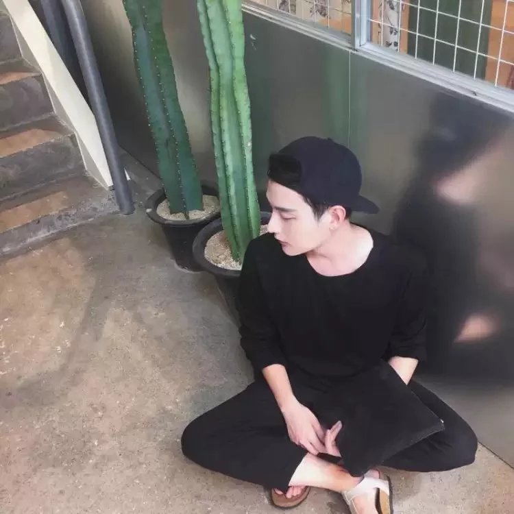 尹贤诚静