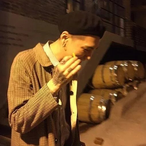 闻彩安红